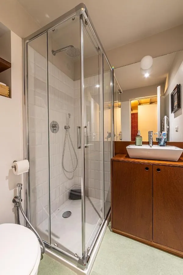 Xenia Apartments - Accogliente Pied-A-Terre Sui Navigli Milan 0*,  Italy